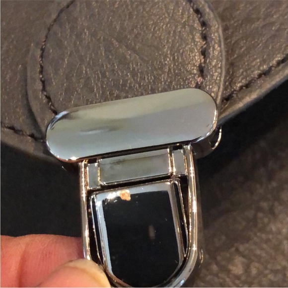 📲Touch screen faux leather functional bag in original box NWOT - Picture 4 of 6